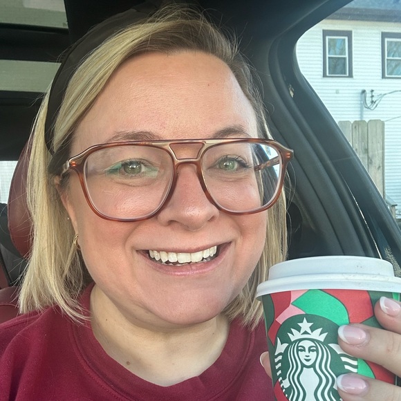 Meet your Posher, Hailey - Picture 3 of 6